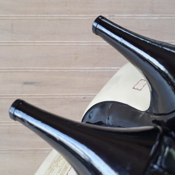 Liz Claiborne "Cammie" Black Leather High Heel Pumps Elegant Chic Round Toe - Picture 10 of 16